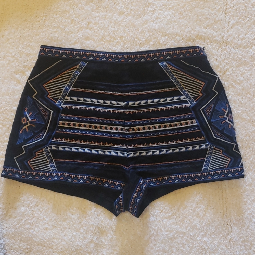 Linen embroidered shorts